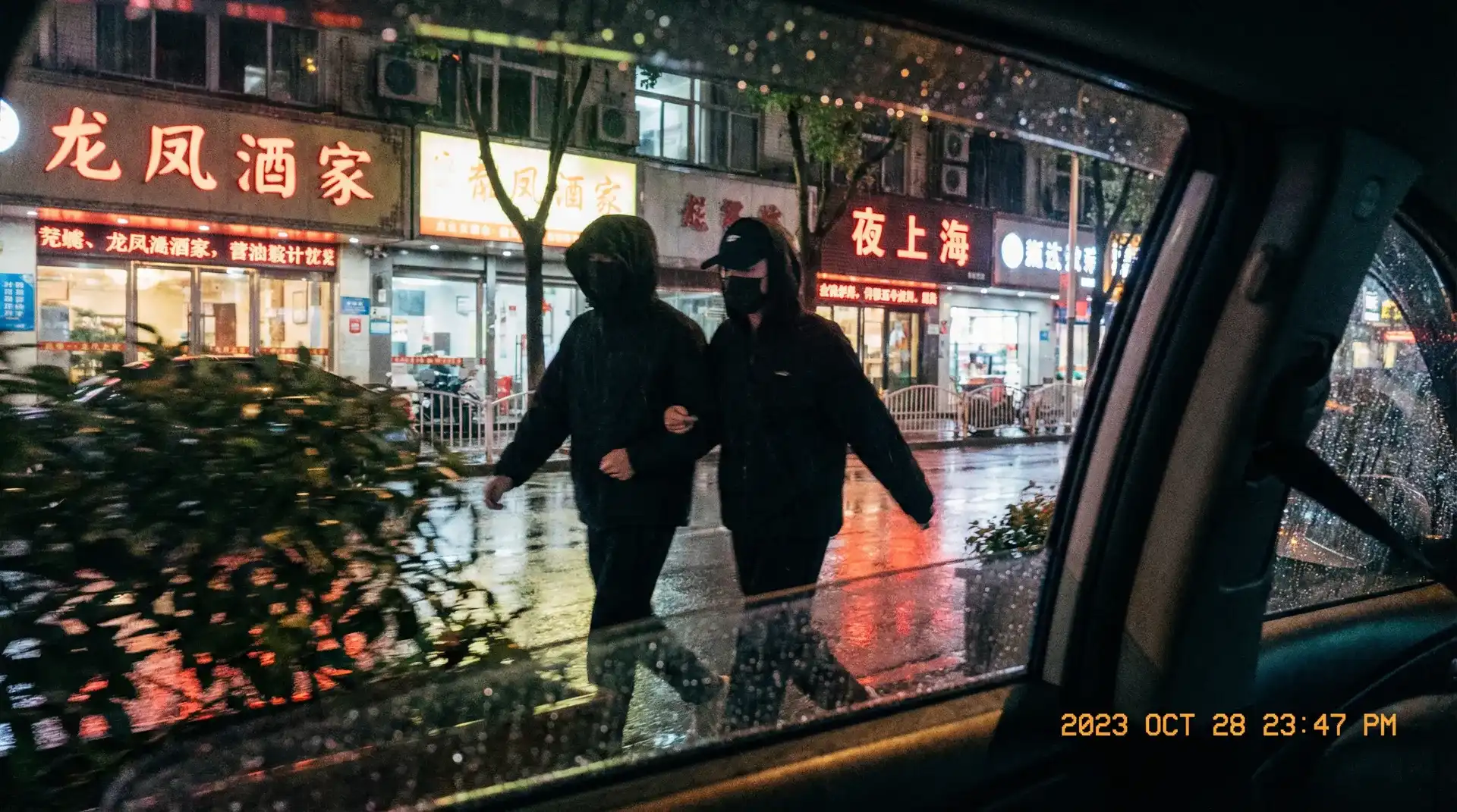 西湖国际app - 顶流明星深夜密会现场抓拍照片